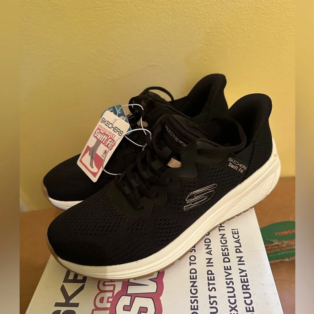 Skechers women’s Black Sneakers new! Size 7.5 - Picture 1 of 6